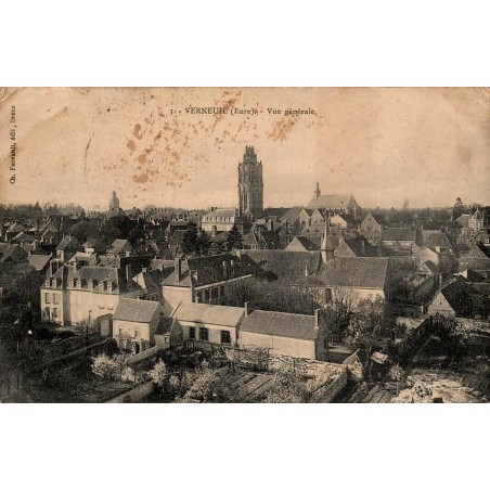 Carte postale ancienne de Verneuil-sur-Avre représentant une vue générale du centre historique dans l’Eure
