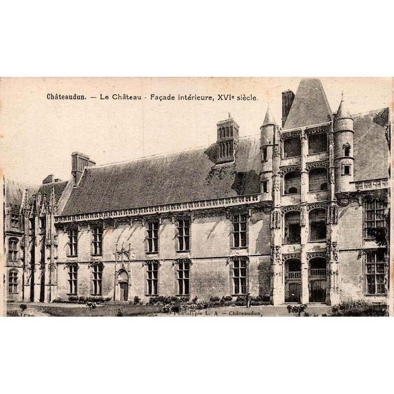 Carte postale ancienne de Châteaudun représentant la façade intérieure Renaissance du château en Eure-et-Loir