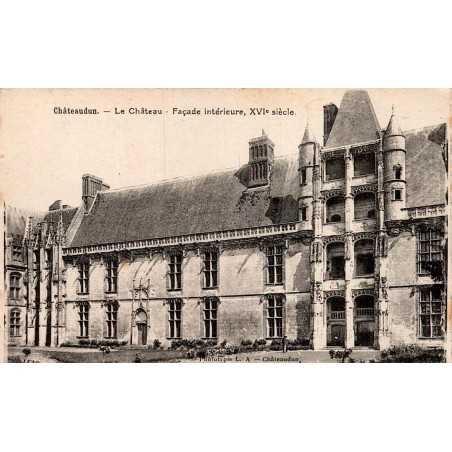 Carte postale ancienne de Châteaudun représentant la façade intérieure Renaissance du château en Eure-et-Loir
