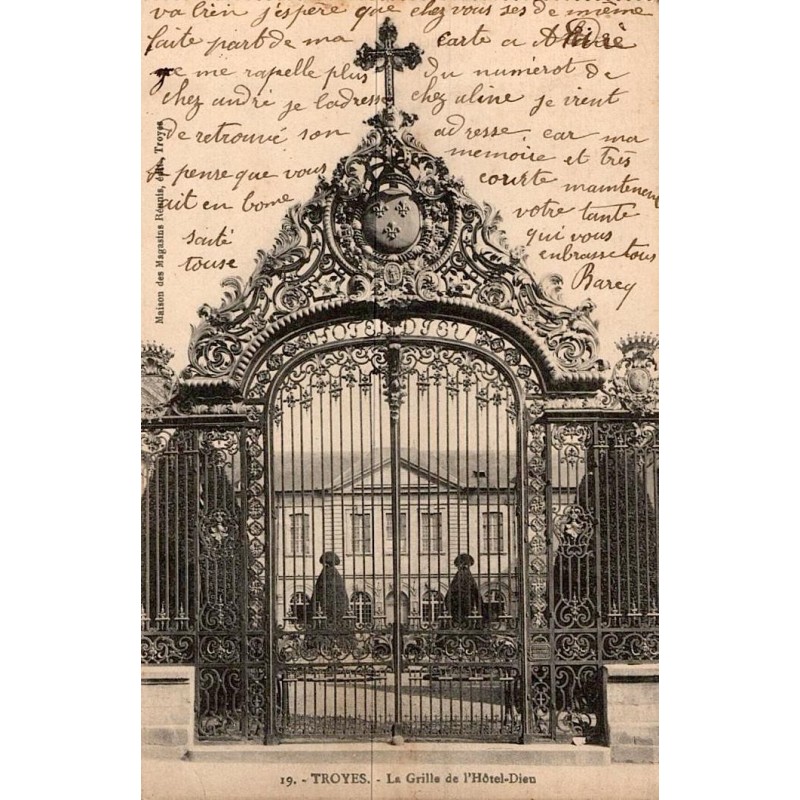 Carte postale ancienne Troyes – La Grille de l’Hôtel-Dieu, détail architectural