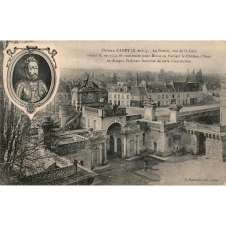 Carte postale ancienne du château d’Anet représentant le portail vu depuis la cour Henri II en Eure-et-Loir