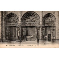 Carte postale ancienne de Chartres représentant le portail Royal de la cathédrale Notre-Dame en Eure-et-Loir