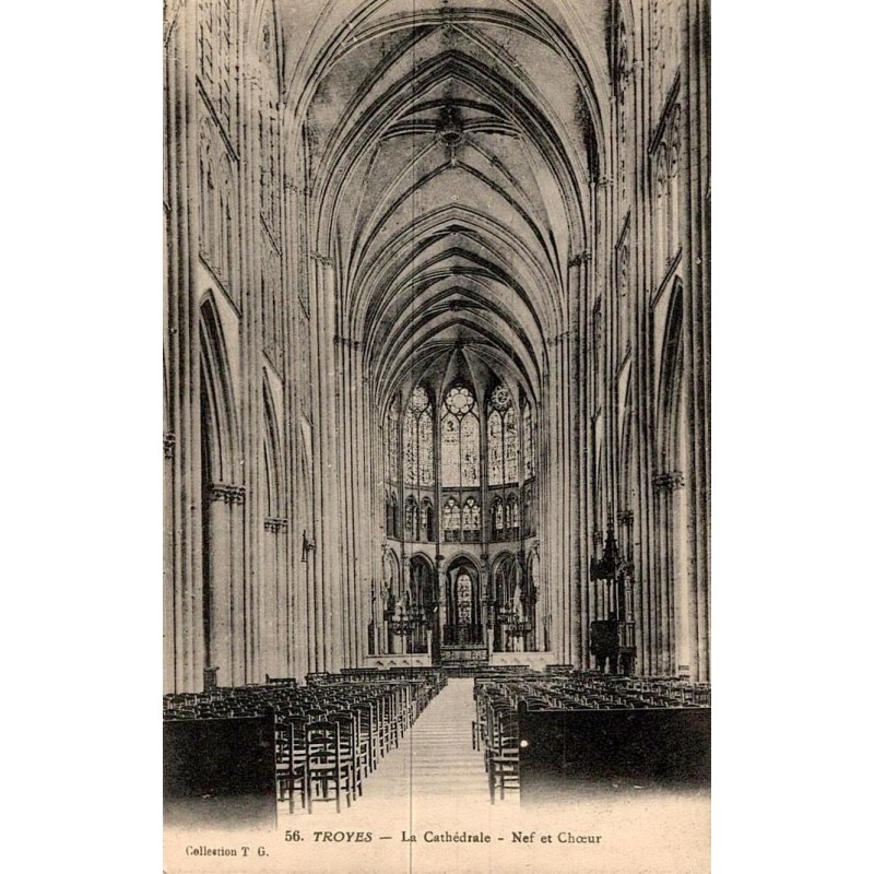 Carte postale ancienne Troyes – Intérieur de la cathédrale, nef et chœur