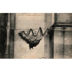 Carte postale ancienne de la chapelle Saint-Louis de Dreux représentant le bénitier intérieur