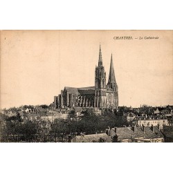 Carte postale ancienne représentant la cathédrale Notre-Dame de Chartres en Eure-et-Loir