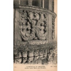 Carte postale ancienne du clocher nord de la cathédrale de Chartres avec vue du balcon de l’escalier