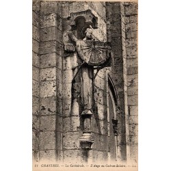 Carte postale ancienne LL représentant l’ange du cadran solaire de la cathédrale de Chartres