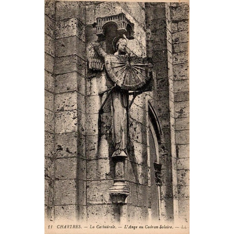 Carte postale ancienne LL représentant l’ange du cadran solaire de la cathédrale de Chartres