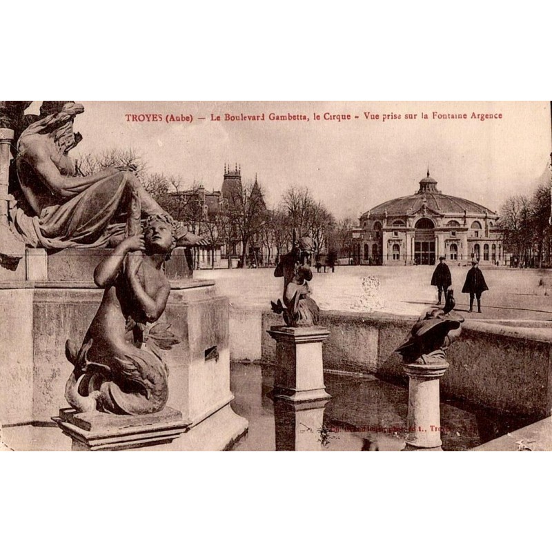 Carte postale ancienne Troyes – Boulevard Gambetta, vue sur la Fontaine Argence et le Cirque