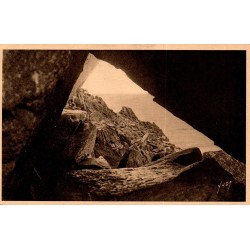 Carte postale ancienne de la Porte de l’Enfer à la Pointe du Raz dans le Finistère
