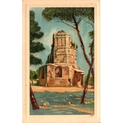 Carte postale ancienne de Nîmes représentant la Tour Magne dans le Gard et le patrimoine gallo-romain du Languedoc