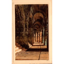 Carte postale ancienne de Nîmes représentant la galerie faisant le tour des arènes dans le Gard
