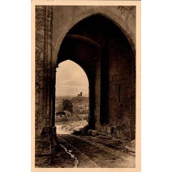 Carte postale ancienne de Villeneuve-lès-Avignon montrant la porte du château et la tour Philippe le Bel dans le Gard