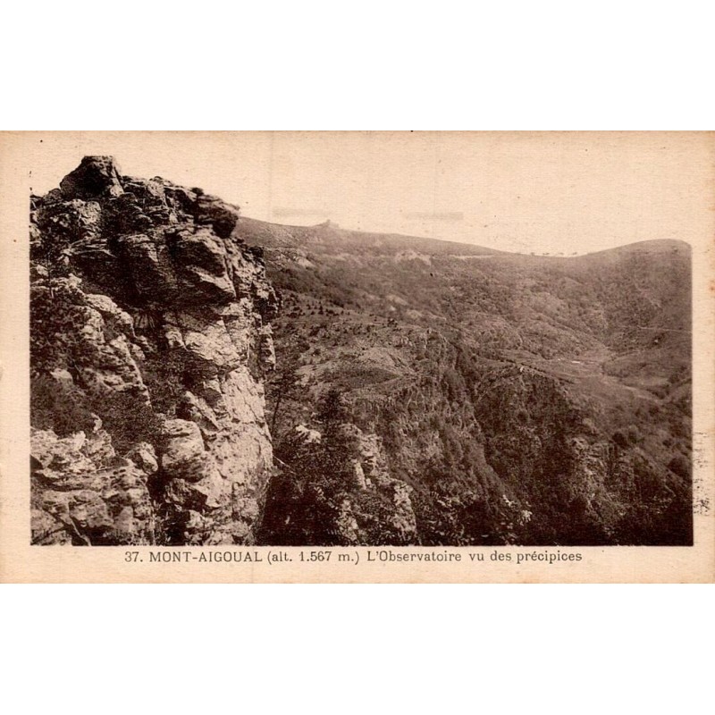 Carte postale ancienne du Mont Aigoual représentant l’observatoire et les précipices dans les Cévennes du Gard