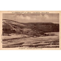 Carte postale ancienne de L’Espérou représentant la vue générale et le chalet refuge dans le Gard