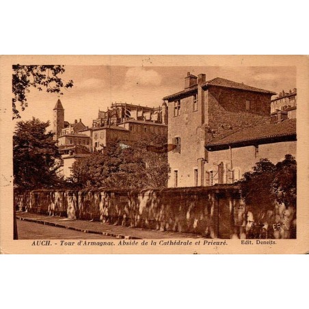 Carte postale ancienne d’Auch représentant la Tour d’Armagnac et l’abside de la cathédrale Sainte-Marie dans le Gers