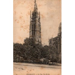 Carte postale ancienne de Bordeaux représentant la tour Pey-Berland en Gironde