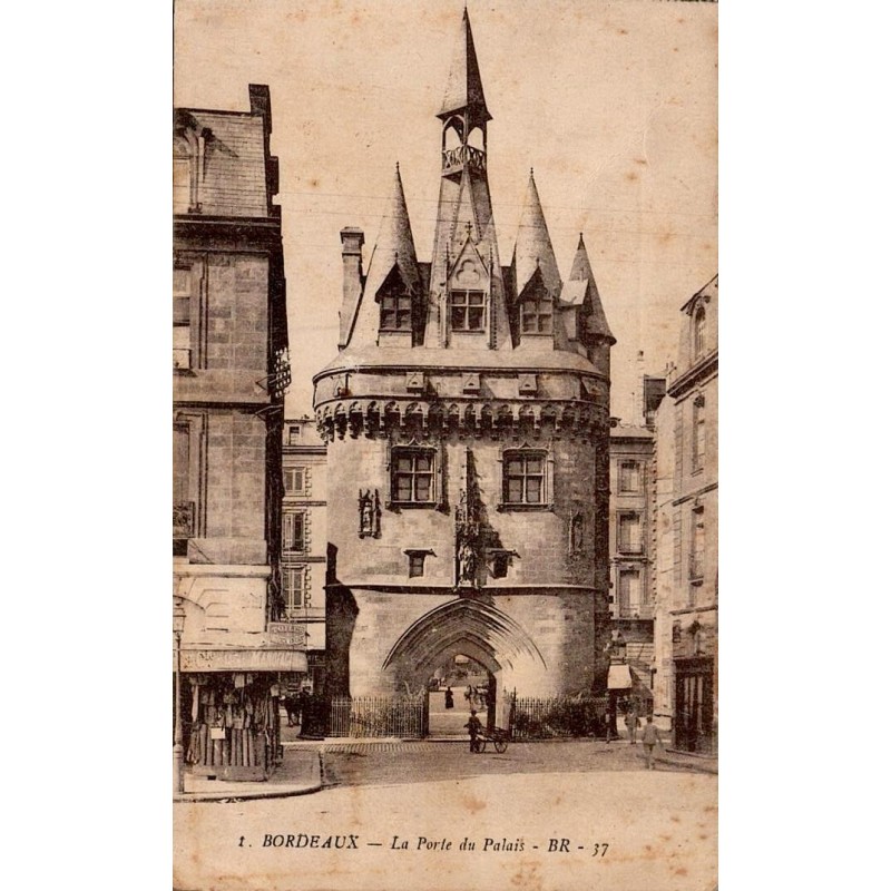Carte postale ancienne Bordeaux Porte du Palais en Gironde