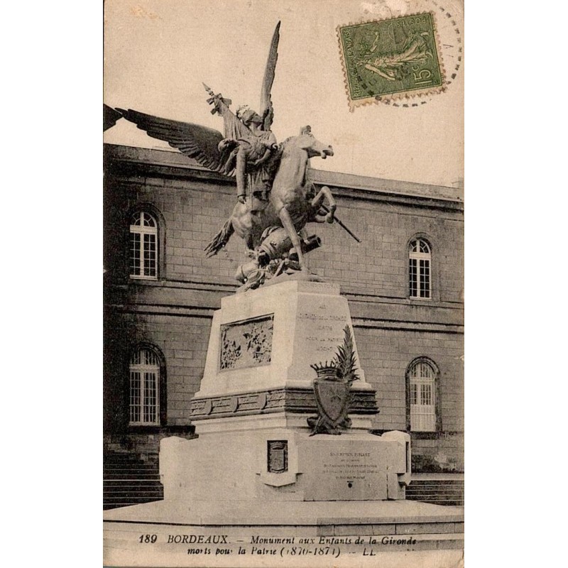 Carte postale ancienne Bordeaux monument aux Enfants de la Gironde morts pour la Patrie LL