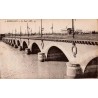 Carte postale ancienne Bordeaux le pont de pierre sur la Garonne