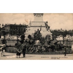 Carte postale ancienne Bordeaux Monument des Girondins groupe sud place des Quinconces