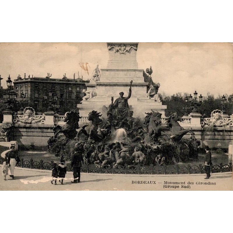 Carte postale ancienne Bordeaux Monument des Girondins groupe sud place des Quinconces