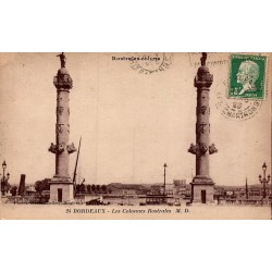 Carte postale ancienne Bordeaux les Colonnes Rostrales édition MD