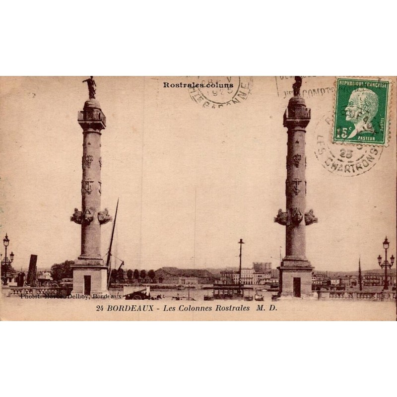 Carte postale ancienne Bordeaux les Colonnes Rostrales édition MD