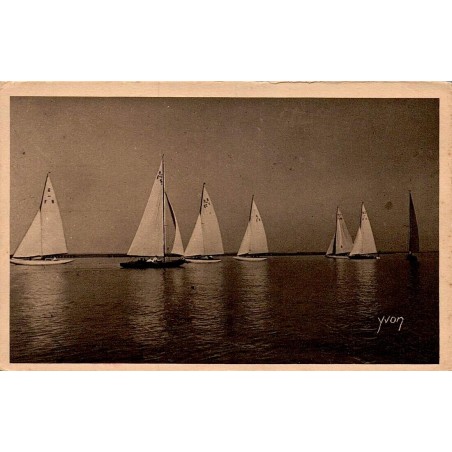 Carte postale ancienne Arcachon les régates avant le départ Bassin d’Arcachon