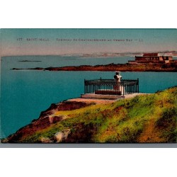 Carte postale ancienne Saint-Malo tombeau de Chateaubriand au Grand Bé en Ille-et-Vilaine
