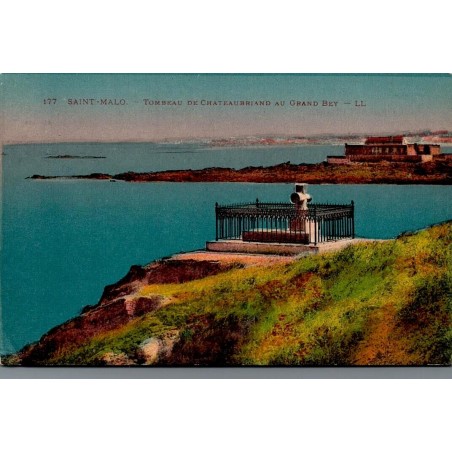 Carte postale ancienne Saint-Malo tombeau de Chateaubriand au Grand Bé en Ille-et-Vilaine