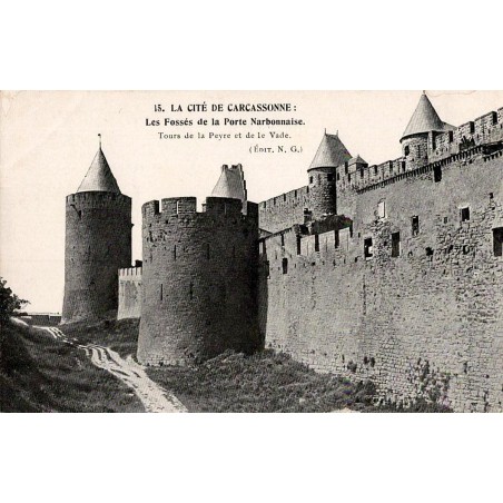 Carte postale ancienne Cité de Carcassonne – Fossés de la Porte Narbonnaise et tours de la Peyre et le Vade