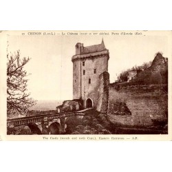 Carte postale ancienne Chinon château porte d’entrée Est en Indre-et-Loire