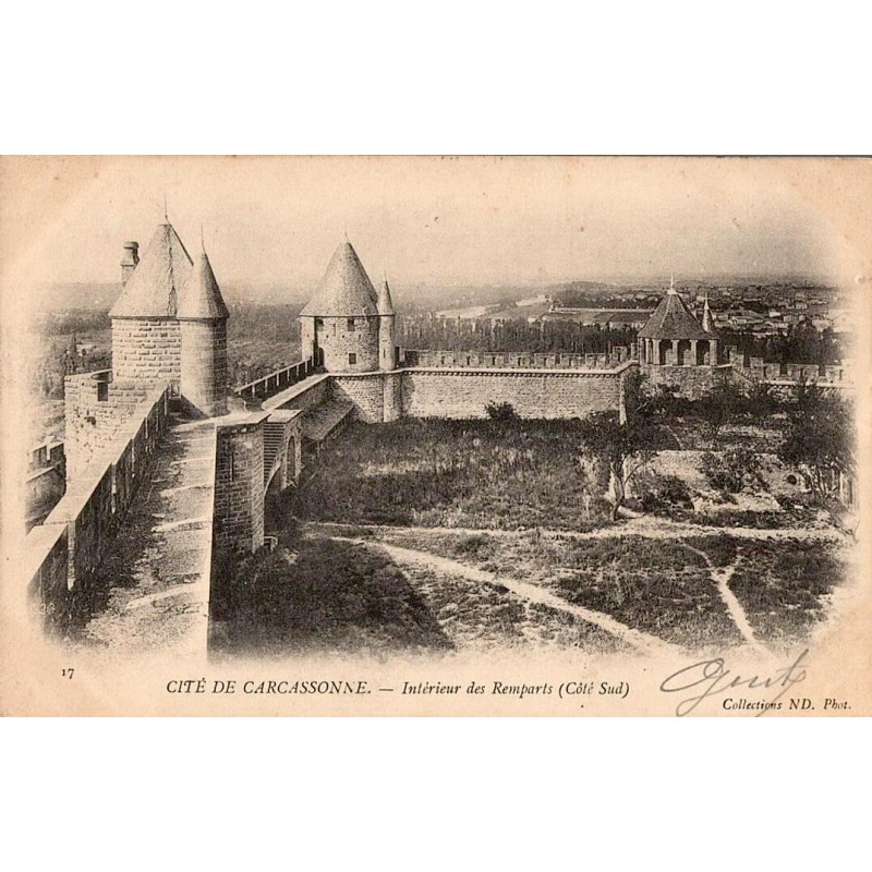 Carte postale ancienne Cité de Carcassonne – Intérieur des remparts côté sud