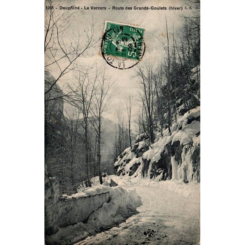 Carte postale ancienne Le Vercors route des Grands Goulets en hiver en Isère