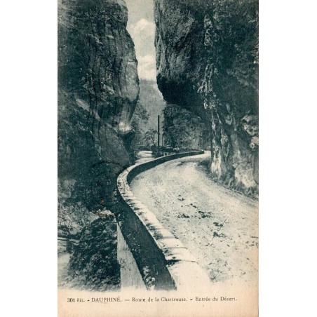 Carte postale ancienne route de la Chartreuse entrée du Désert en Isère