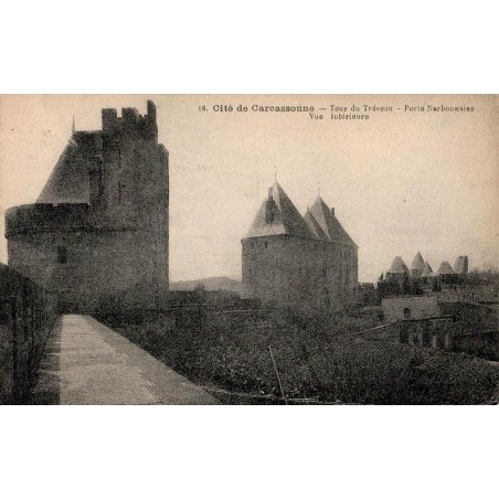 Carte postale ancienne Cité de Carcassonne – Tour des Tréseau et Porte Narbonnaise vue intérieure