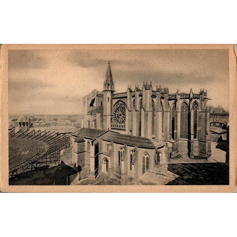 Carte postale ancienne Cité de Carcassonne – Église Saint-Nazaire et le Théâtre