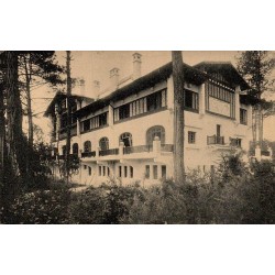 Carte postale ancienne Hossegor Le Sporting vu du lac architectes Godbarge et Gomez style basco-landais