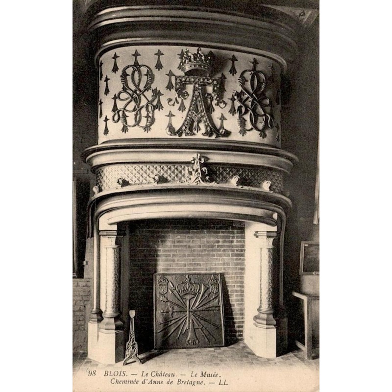 Carte postale ancienne Blois château musée cheminée d’Anne de Bretagne intérieur Renaissance édition LL