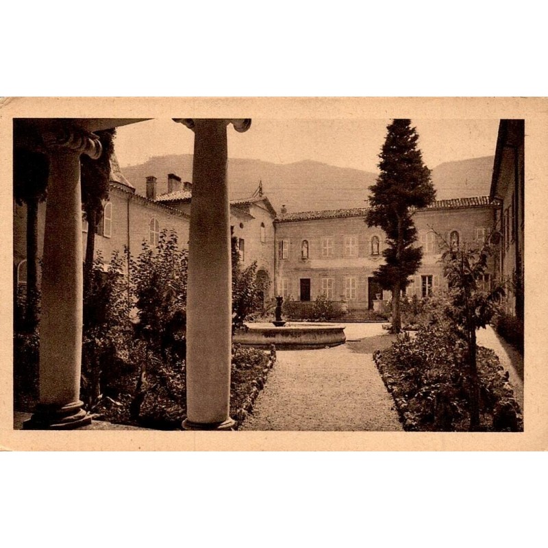 Carte postale ancienne Méounes-lès-Montrieux cour d’honneur chartreuse de Montrieux patrimoine monastique Var