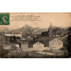 Carte postale ancienne du Puy-en-Velay vue panoramique des Quatre Rochers avec reliefs volcaniques et paysage urbain