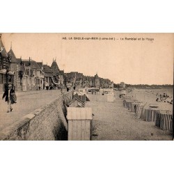 CPA La Baule remblai et plage ancienne