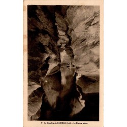 Carte postale ancienne de Padirac représentant la Rivière Plane dans le Gouffre de Padirac dans le Lot