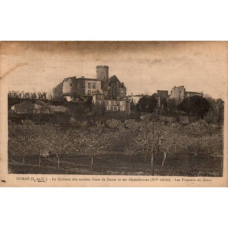 CPA Duras château et pruniers en fleurs