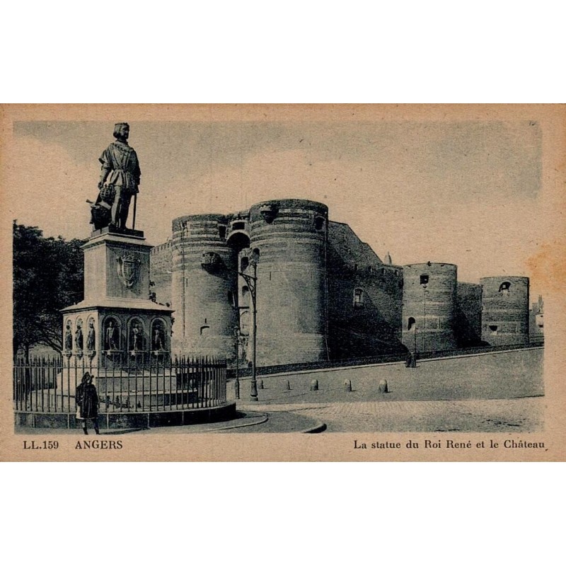 Carte postale ancienne Angers La Statue du Roi et le Château Maine-et-Loire édition LL 159 vue monumentale historique