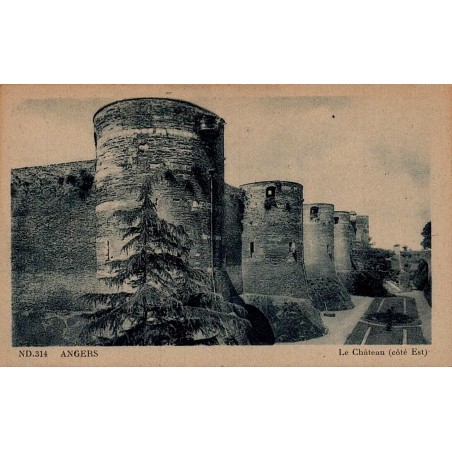 Carte postale ancienne Angers le Château côté Est Maine-et-Loire édition ND 314 vue des fortifications médiévales