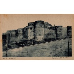 Carte postale ancienne Angers vue d’ensemble du château Maine-et-Loire édition LL 16 panorama du monument médiéval