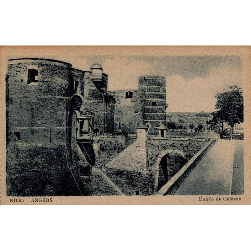 ND.95 - ANGERS - Entrée du Château