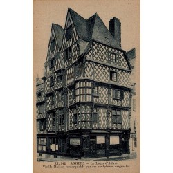 Carte postale ancienne Angers Le Logis d’Adam vieille maison remarquable par ses sculptures originales Maine-et-Loire LL 142